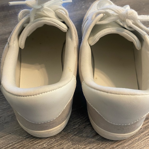 EUC UNIVERSAL THREAD Casual Sneakers 9 - Picture 3 of 7